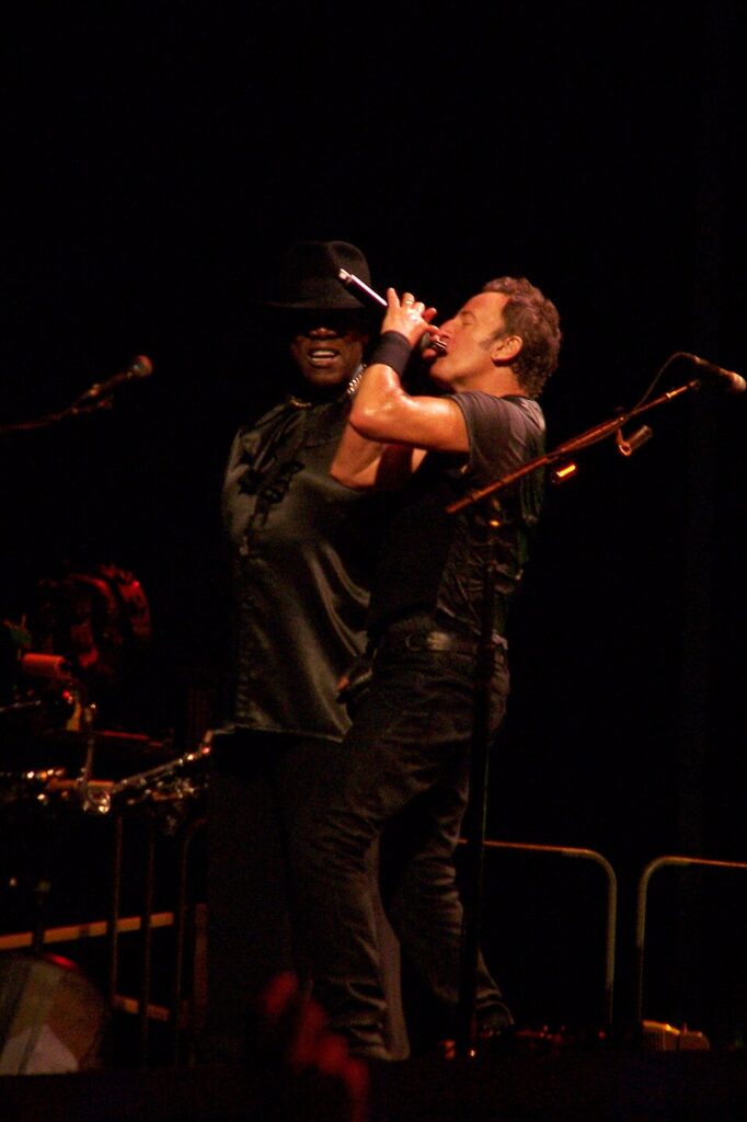 Bruce Springsteen en saxofonist Clarence Clemons op het podium in Valladolid in 2009